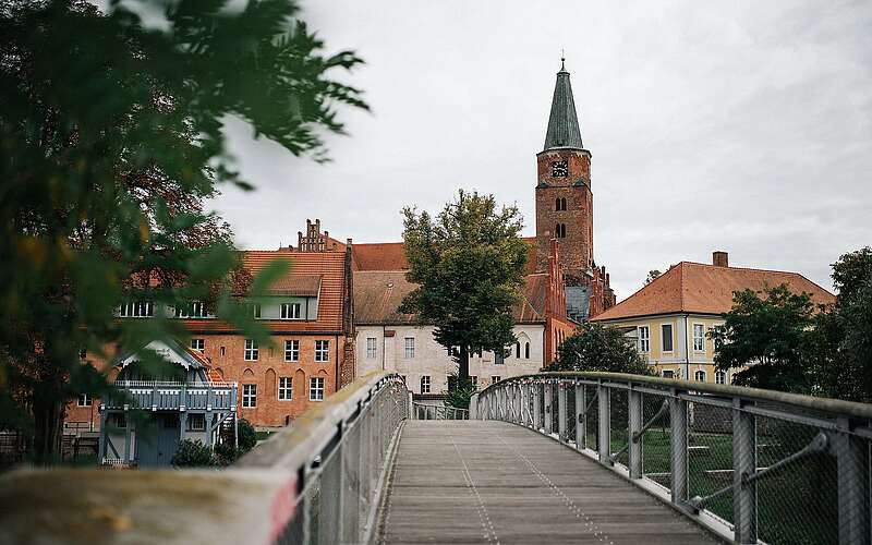 Brücke Blickrichtung Dom St. Peter und Paul