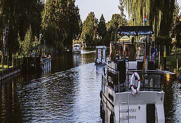 Hausboote auf dem Kanal