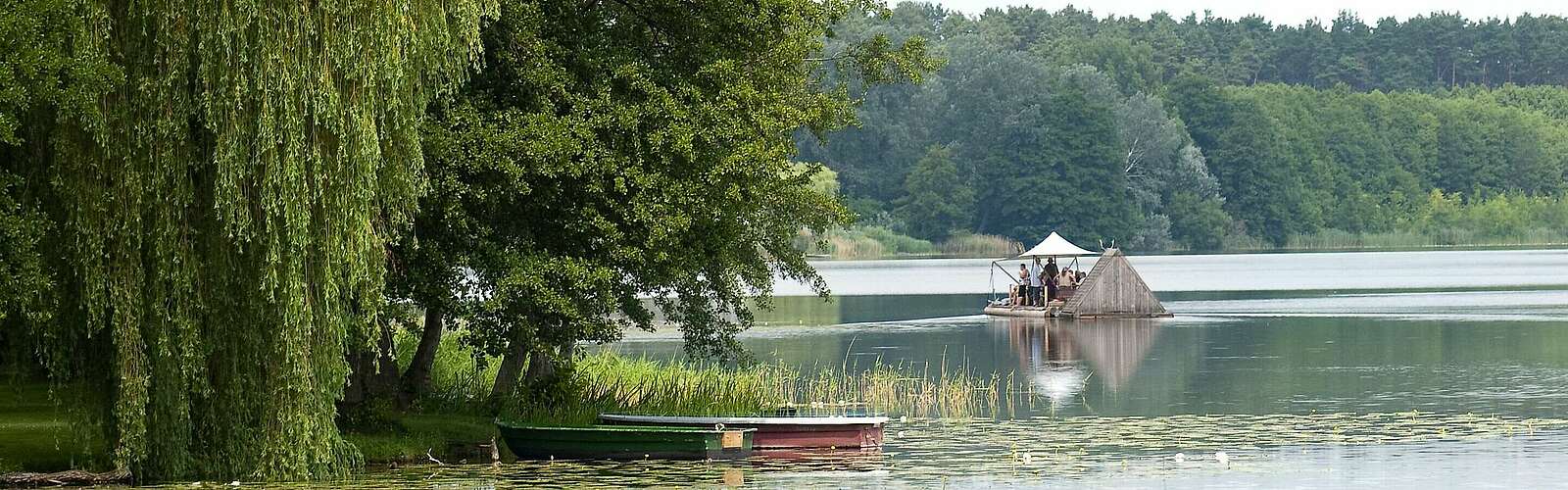 Floß auf Oberpfuhlsee bei Lychen