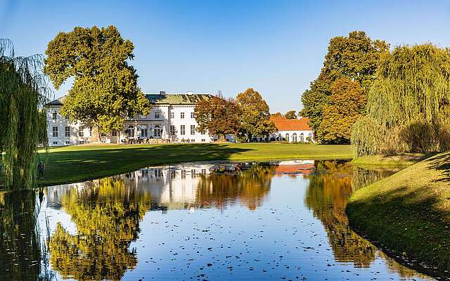 Schloss und Park Neuhardenberg im Herbst