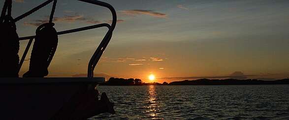 Abenddämmerung über dem See