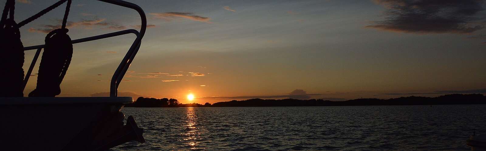 Abenddämmerung über dem See