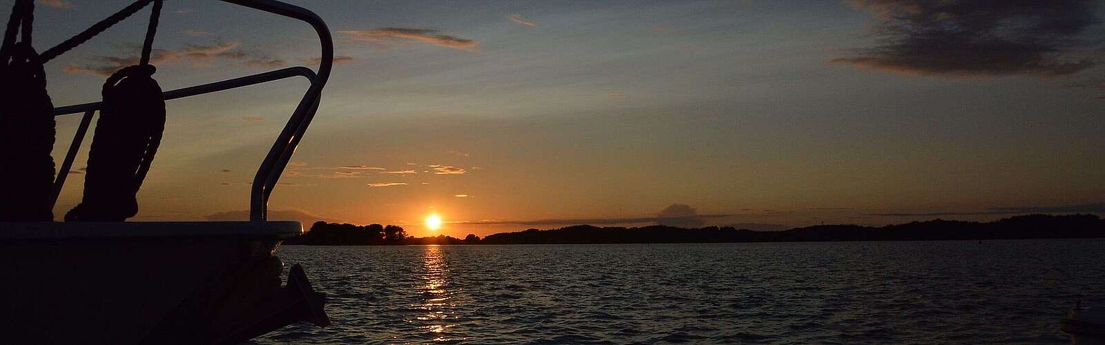 Abenddämmerung über dem See