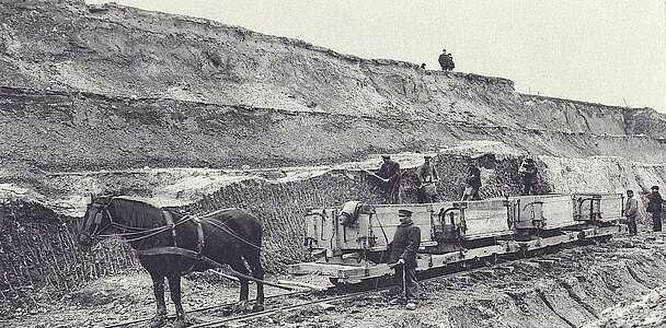 Lorenbahn u. Tonabbau in den Pötterbergen Titzenthaler 1905 Archiv OKMHB N007001_2_3_(2).jpg