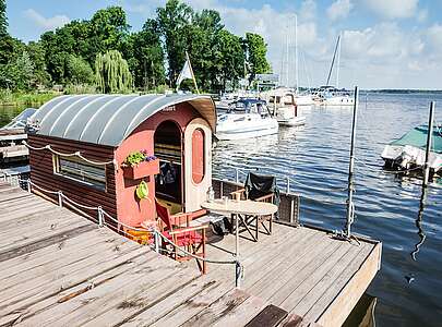 Havelfloß im Hafen