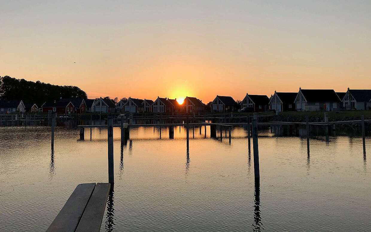 Sonnenuntergang im Ferienhausdorf Zerpenschleuse