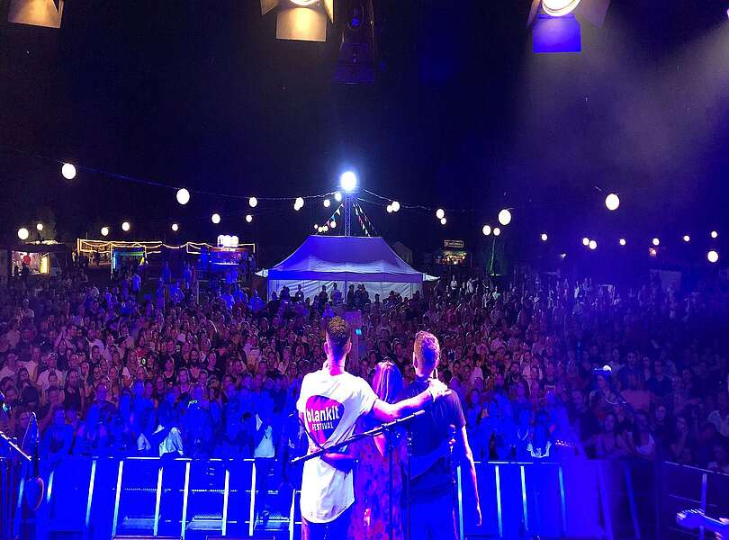 Bühne auf dem Blankit Festival
