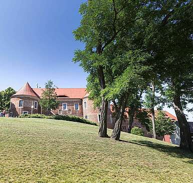 Burg Eisenhardt mit Parkanlage