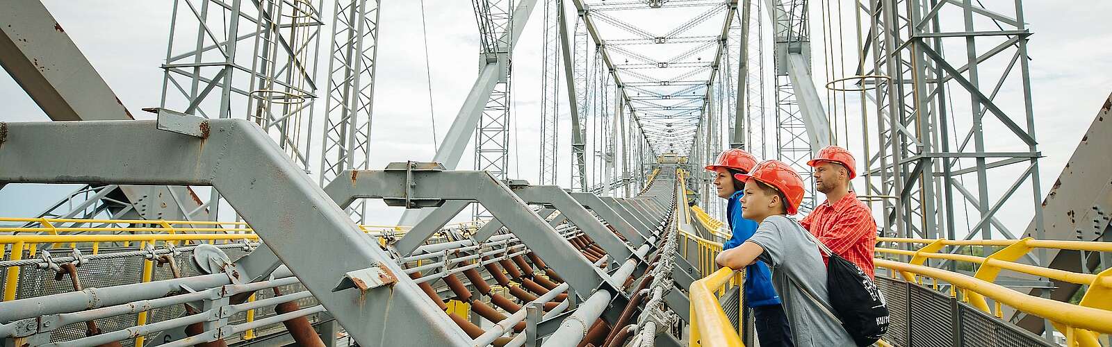 Familie besichtigt Besucherbergwerk F60