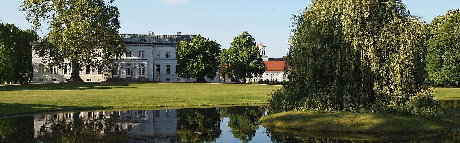 Schloss Neuhardenberg mit Parkanlage