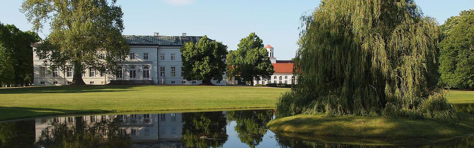 Schloss Neuhardenberg mit Parkanlage