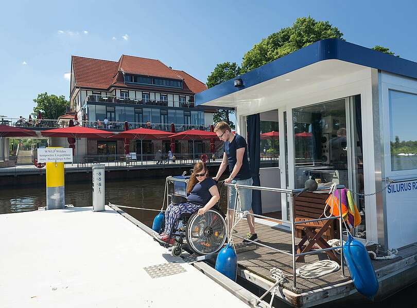 Barrierefreie Hausboottour
