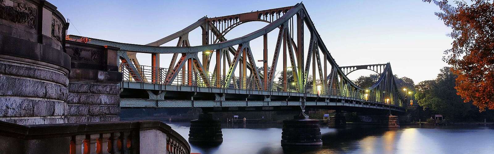 Glienicker Brücke in der Abenddämmerung