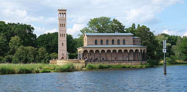 Heilandskirche am Port von Sacrow