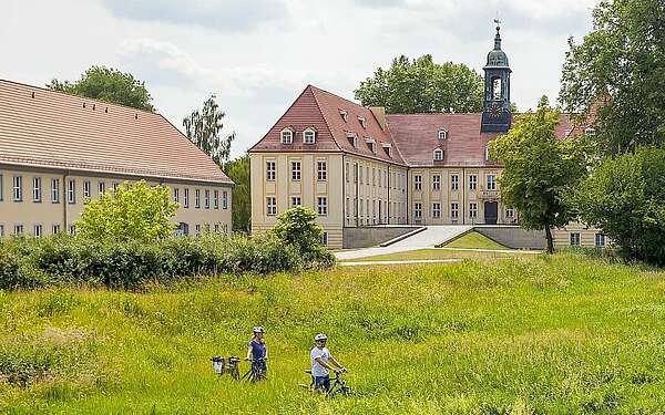 Schloss Elsterwerda mit Grünanlage