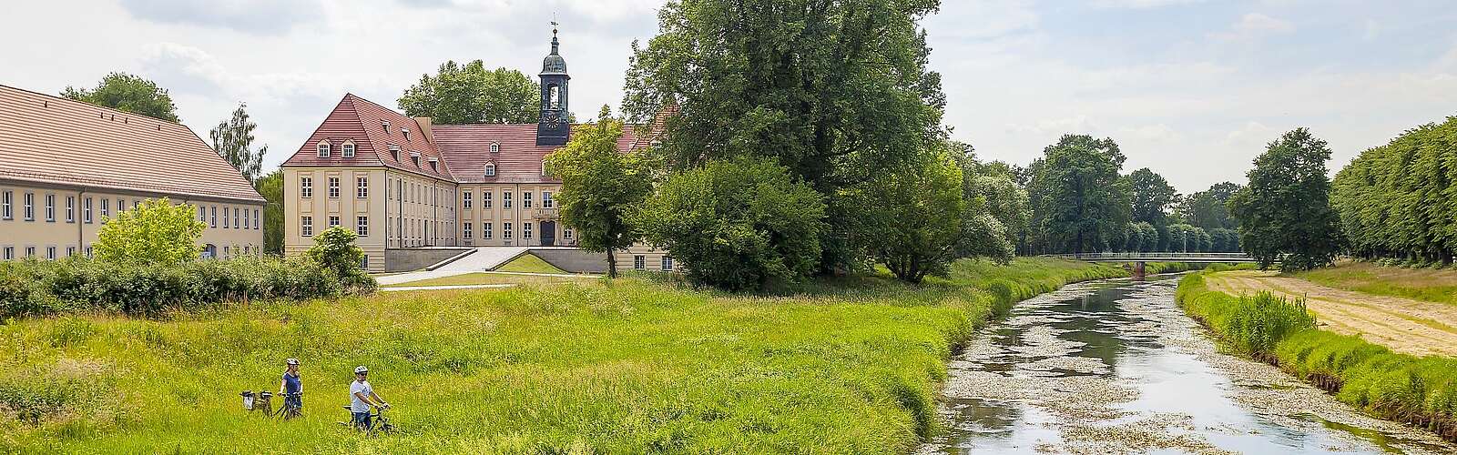 Schloss Elsterwerda mit Grünanlage