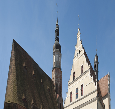 Dächer der Marienkirche und des Rathauses in Herzberg