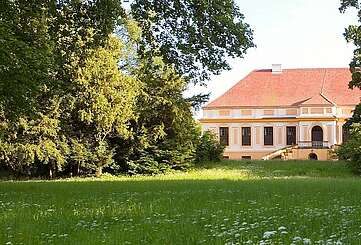 Schloss Caputh mit Parkanlage