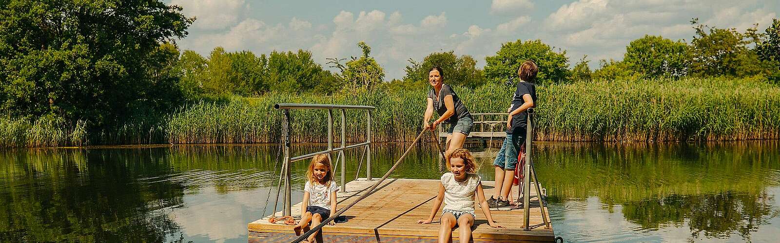 Familie im Erlebnis- und Ziegeleipark Mildenberg