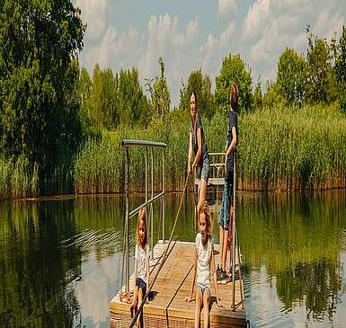 Familie im Erlebnis- und Ziegeleipark Mildenberg