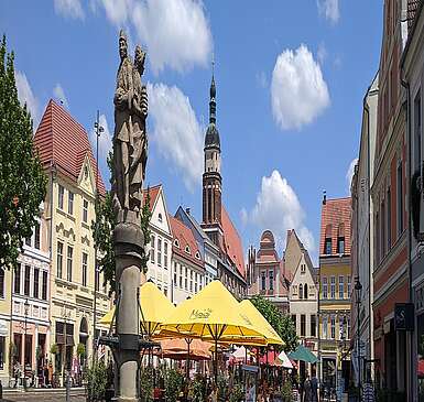 Altmarkt und Marktbrunnen in Cottbus