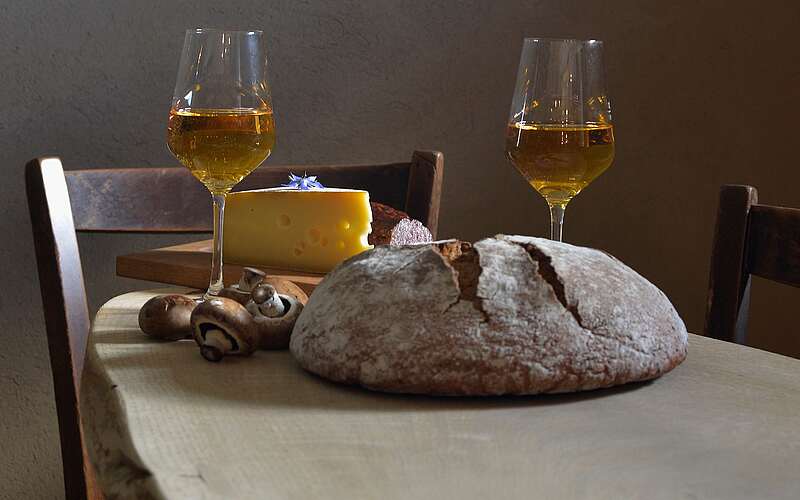Brotzeit mit Apfelwein und Käse