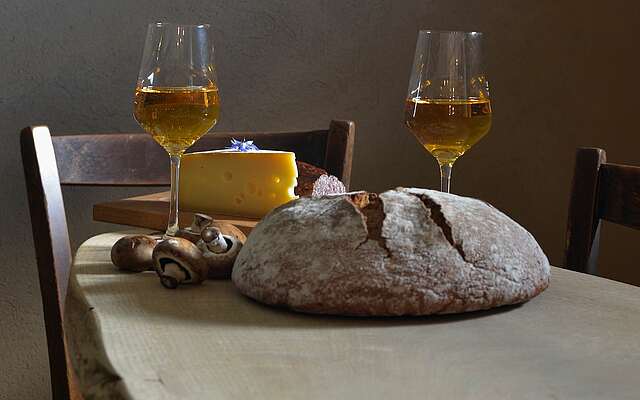 Brotzeit mit Apfelwein und Käse Brotzeit mit Apfelwein und Käse