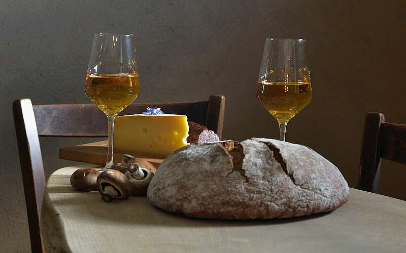 Brotzeit mit Apfelwein und Käse