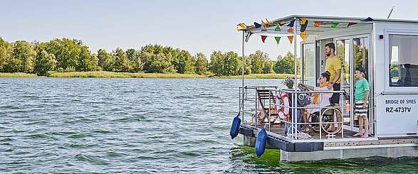 Rechlin Müritz Barrierefreier Urlaub mit der Familie auf dem Hausboot