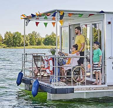 Barrierefreier Familien-Hausbooturlaub auf der Havel