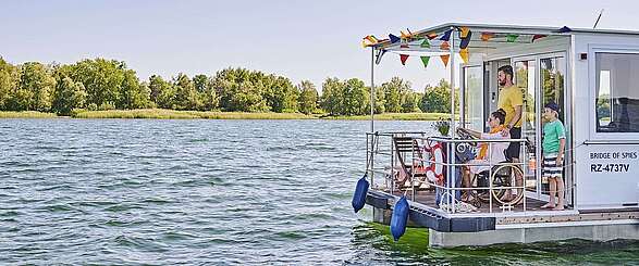 Rechlin Müritz Barrierefreier Urlaub mit der Familie auf dem Hausboot