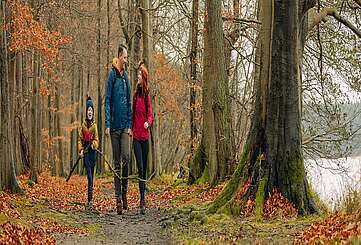 Familienwanderung am Stechlinsee