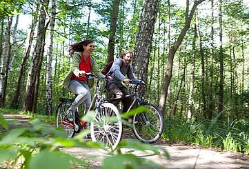 Zwei Radfahrer im Spreewald