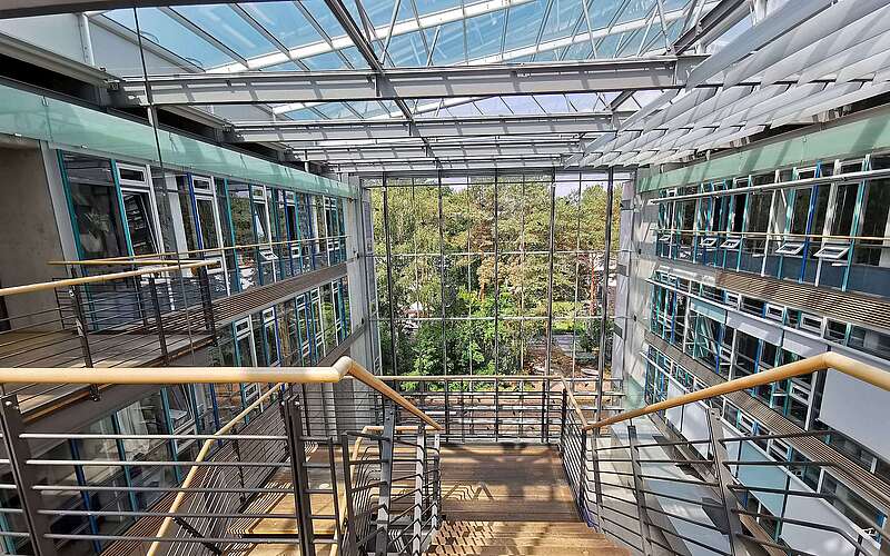 Blick auf das Atrium der Filmuniversität Babelsberg KONRAD WOLF
