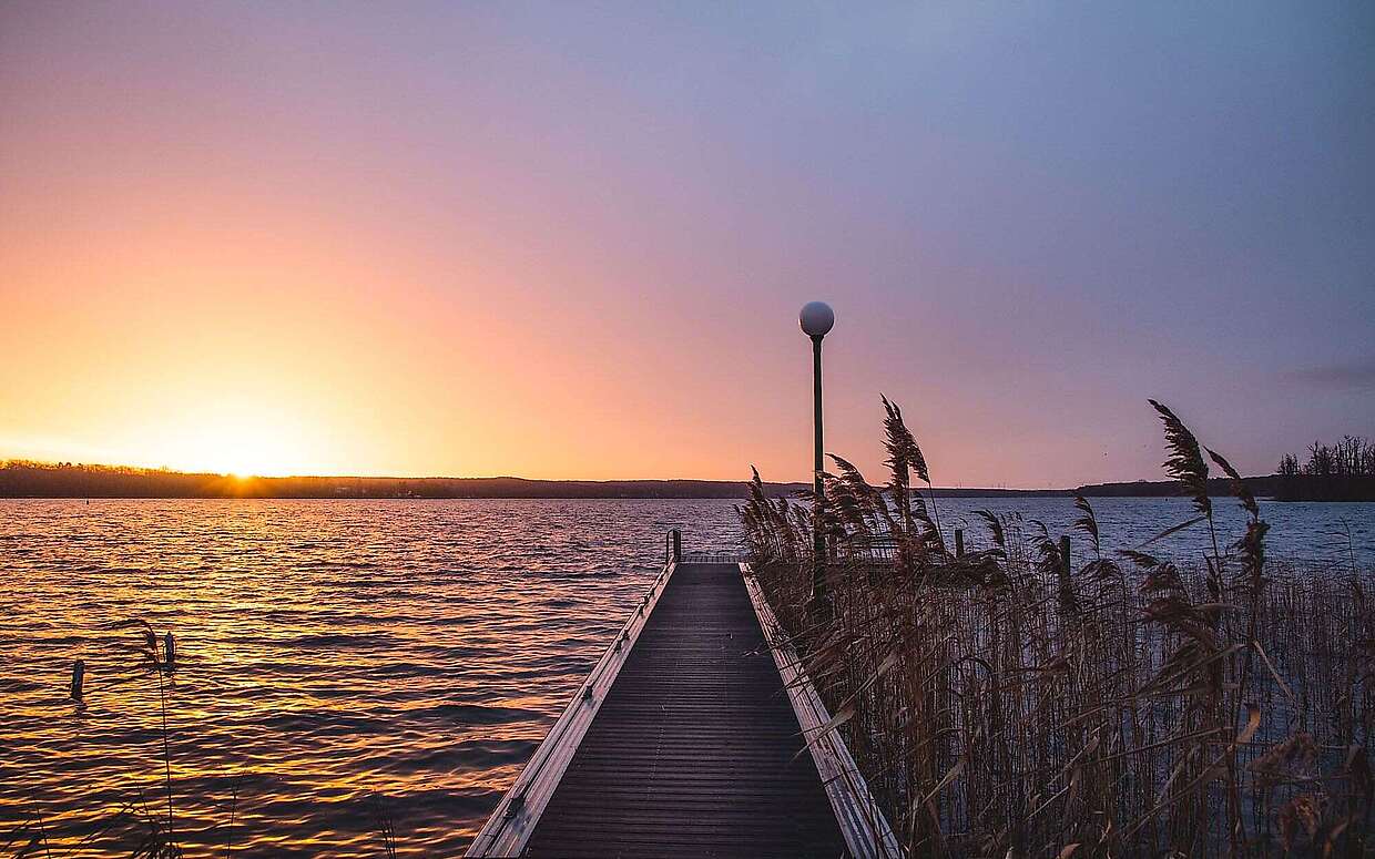 So muss der Start in einen Tag ausssehen: Sonnenaufgang am Scharmützelsee.