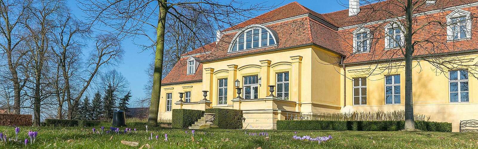 Schloß Kleßen mit Garten