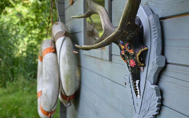 Bootshaus Detail auf dem 25 Teiche-Gelände