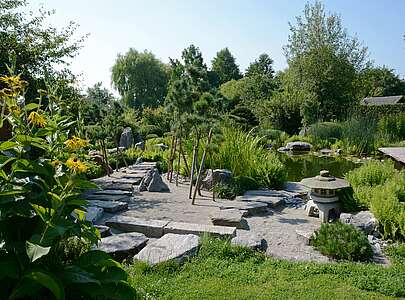 Teichweg im Japanischen Garten von Bartschendorf