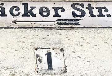 Hausschild der Bäckerstraße 1