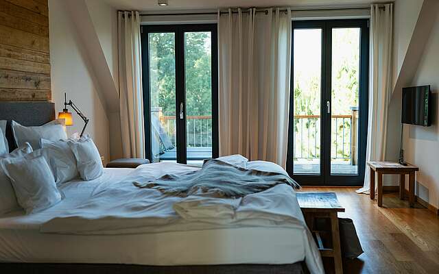 Schlafzimmer der Spa-Suite mit Spreeblick